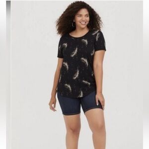 Torrid Feather TShirt size 2x. Only worn a few times! Excellent condition.